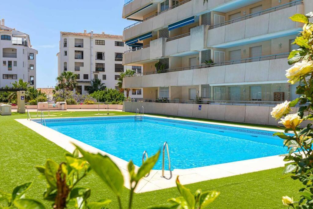 Luxurious In Marina Banus, Puerto Banus Apartment Marbella