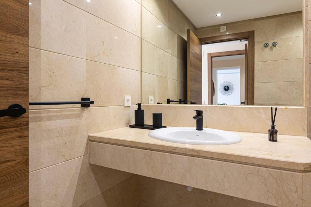Luxurious In Marina Banus, Puerto Banus