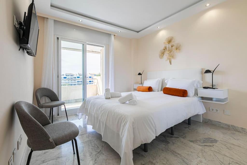 Luxurious In Marina Banus, Puerto Banus Apartment