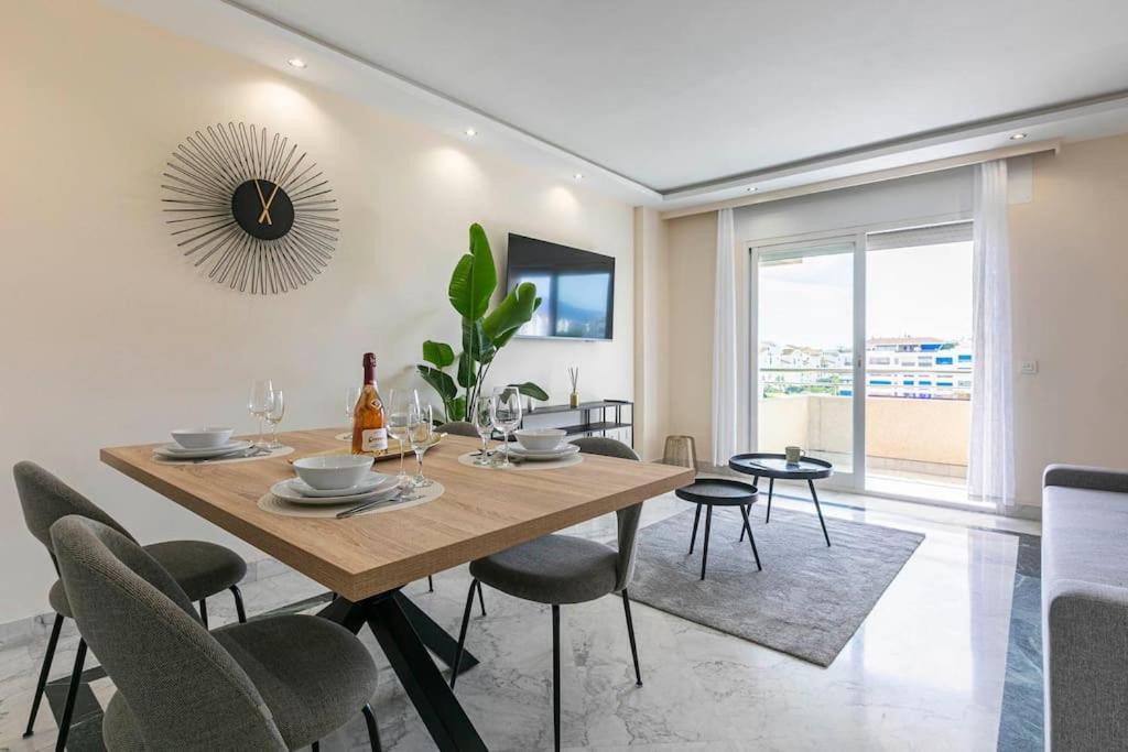 Luxurious In Marina Banus, Puerto Banus Apartment *