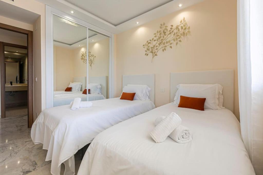 Luxurious In Marina Banus, Puerto Banus Apartment